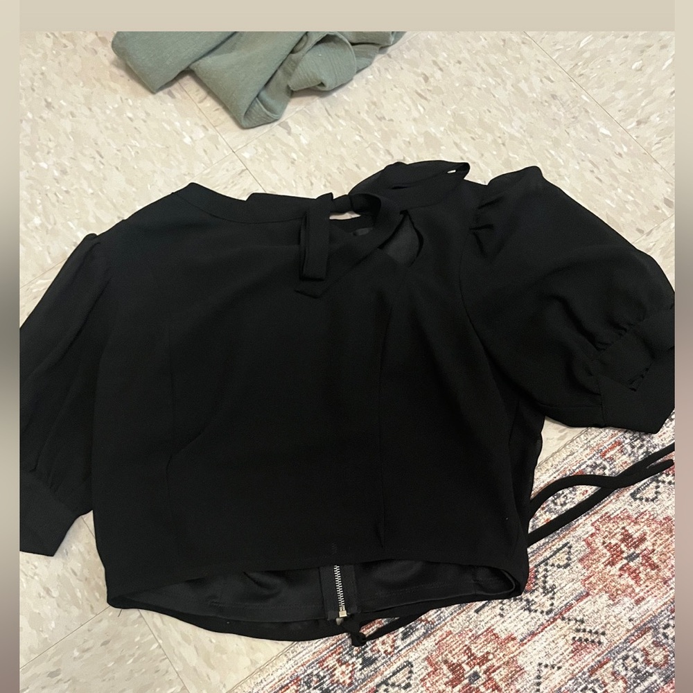 Lulu’s Elegant Black Women's Crop Top
